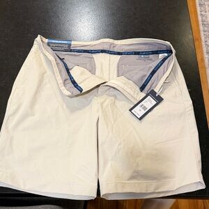 Vineyard Vines Men's 9” On-the-Go Performance Shorts size 32 NWT